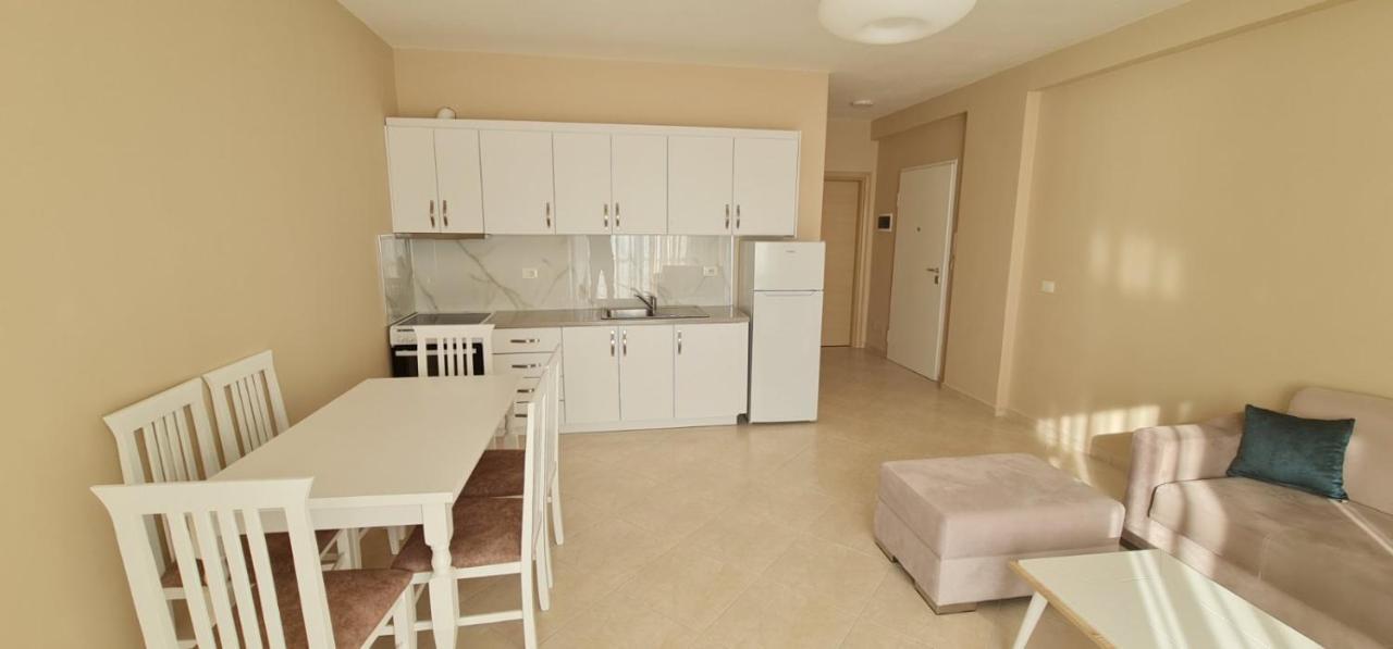 Azzura Flats Appartamento Sarandë Esterno foto