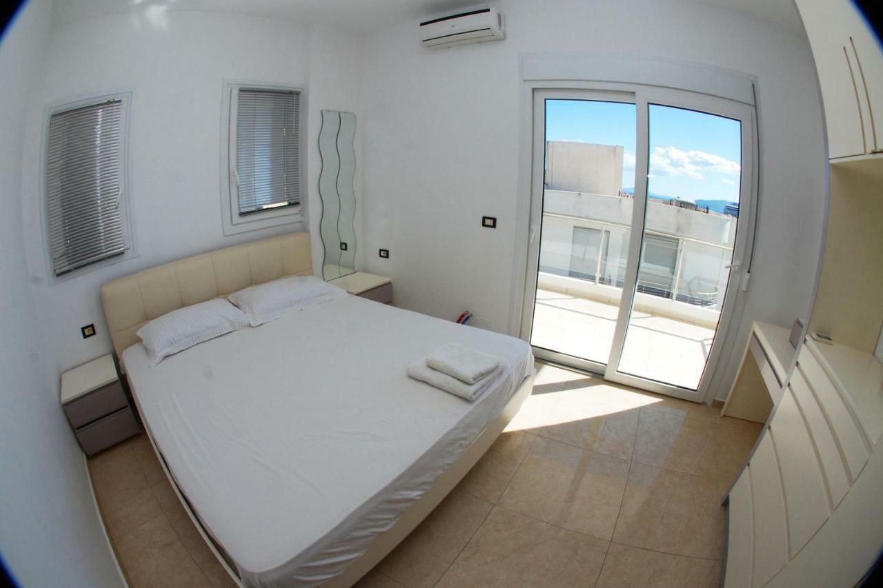 Azzura Flats Appartamento Sarandë Esterno foto