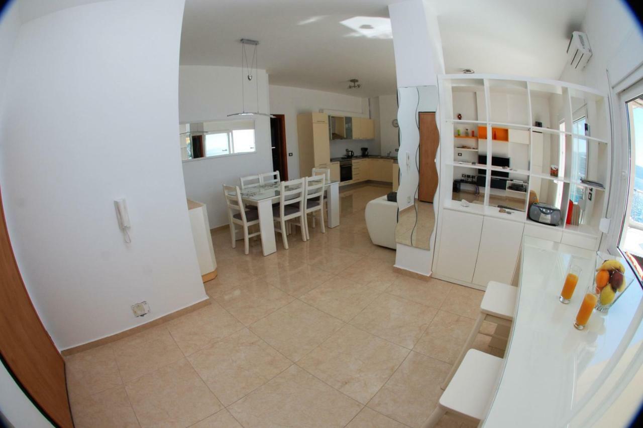 Azzura Flats Appartamento Sarandë Esterno foto