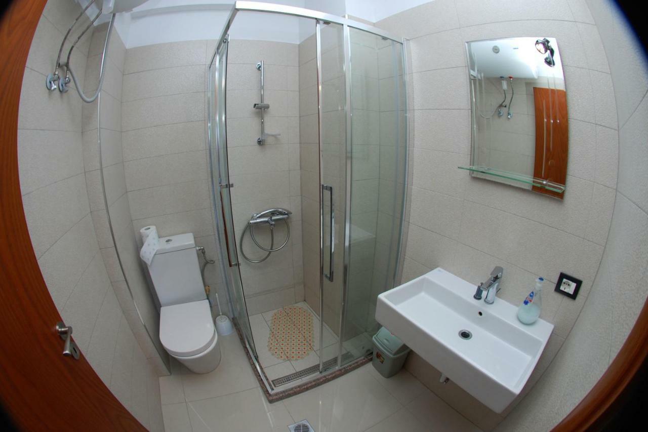 Azzura Flats Appartamento Sarandë Esterno foto