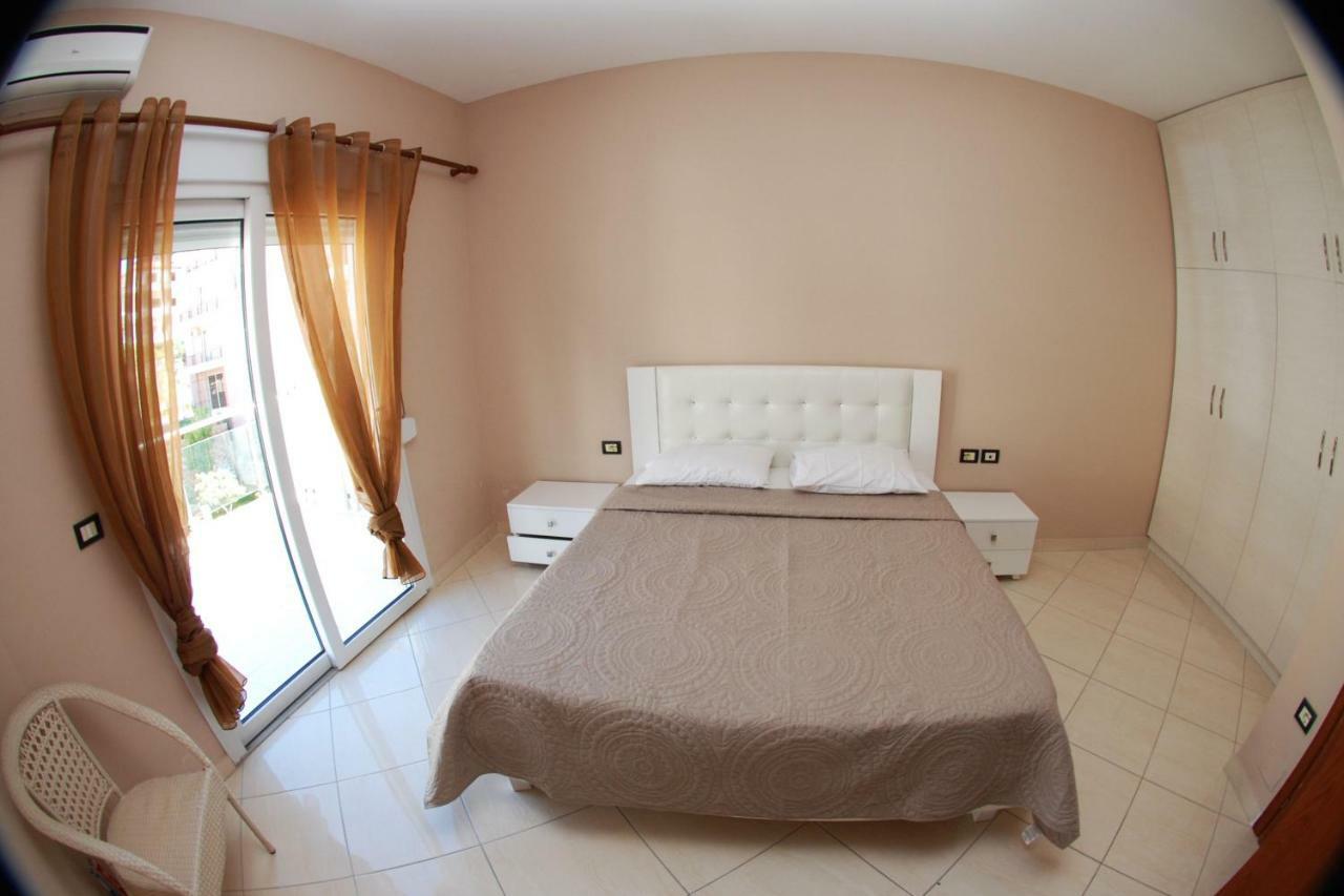 Azzura Flats Appartamento Sarandë Esterno foto