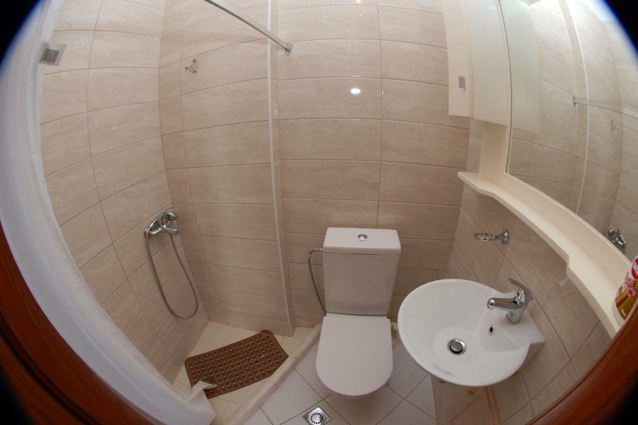 Azzura Flats Appartamento Sarandë Esterno foto